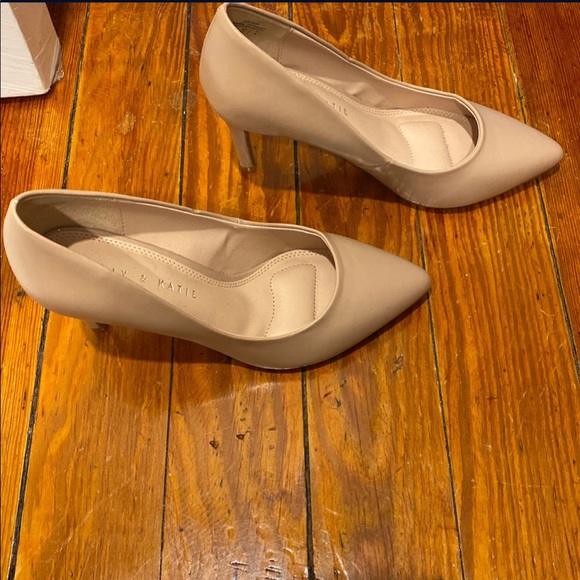 Heels - Picture 2 of 7